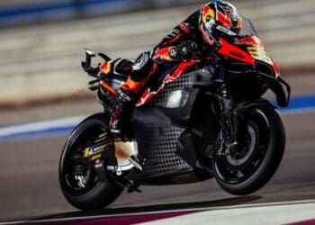 Brad Binder terminou testes no Qatar com um sorriso: ‘A moto está a funcionar muito bem; O ano quis dar um tiro em mim próprio’
