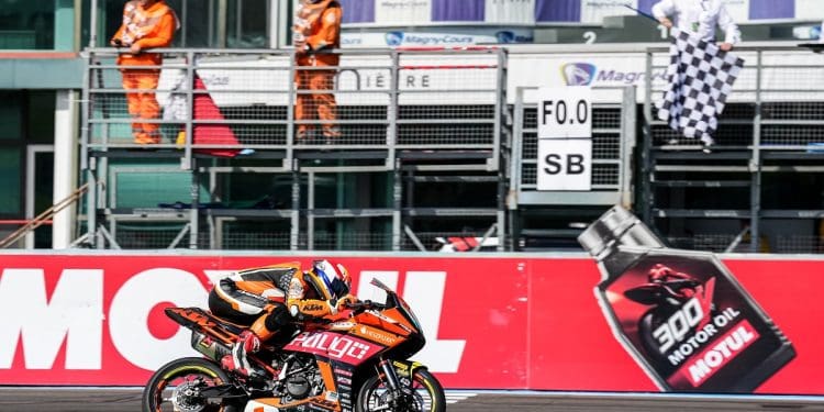 Jeffrey Buis de décimo a primeiro para vencer corrida 2 do WSSP300 em Magny-Cours que teve bandeira vermelha