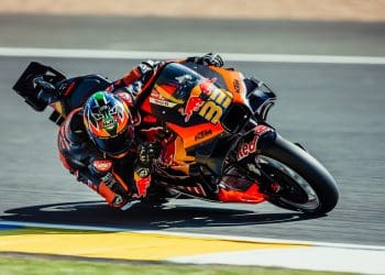 Falha no sistema eletrónico prejudicou Brad Binder na qualificação e nem o arranque canhou salvou o dia: ‘Quando se cai neste círculo…’