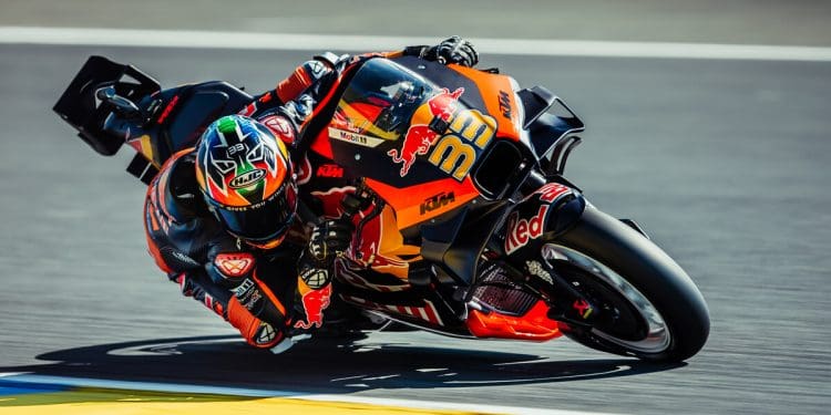 Falha no sistema eletrónico prejudicou Brad Binder na qualificação e nem o arranque canhou salvou o dia: ‘Quando se cai neste círculo…’