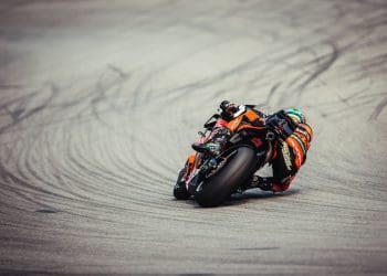 ‘É melhor cair estando em primeiro do que pilotar em 15.º’ – Brad Binder