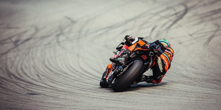 ‘É melhor cair estando em primeiro do que pilotar em 15.º’ – Brad Binder