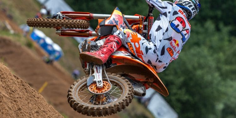 Jeffrey Herlings de regresso aos triunfos no MXGP da Letónia e Tim Gajser é o novo líder