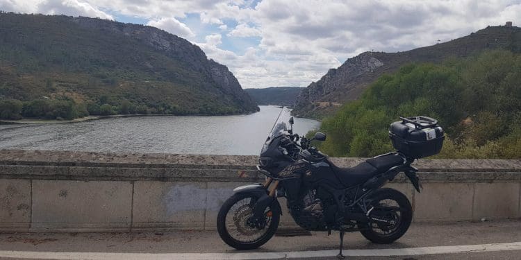 Especial – Mototurismo – ao virar a esquina “uma lenda ao pôr do sol”