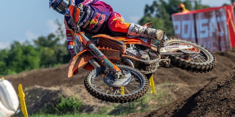 Jeffrey Herlings e Lucas Coenen vitoriosos nas corridas de qualificação do MXGP de Sonda Ocidental