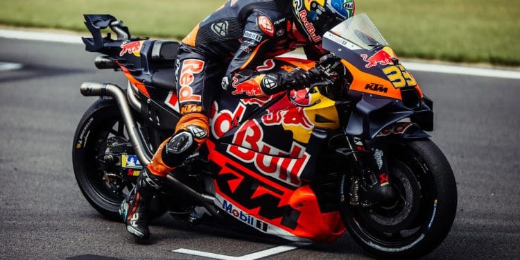 Brad Binder liderou warm-up do GP da Grã-Bretanha na estreia das decorações especiais; Miguel Oliveira em 11.º