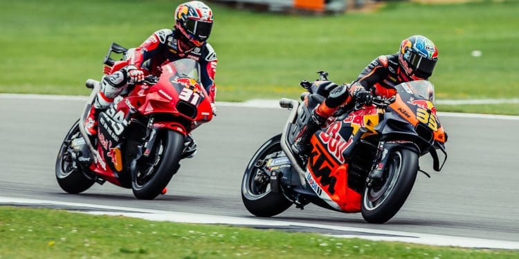 Brad Binder feliz com o quarto lugar, lamentou falta de ritmo para estar com os mais rápidos; Toque com Pedro Acosta sem impacto no final