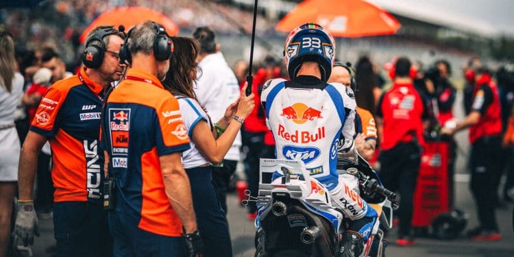 Embraiagem tramou Brad Binder em Silverstone, que já tinha dificuldades com o desgaste dos pneus: ‘Seria difícil chegar ao fim’