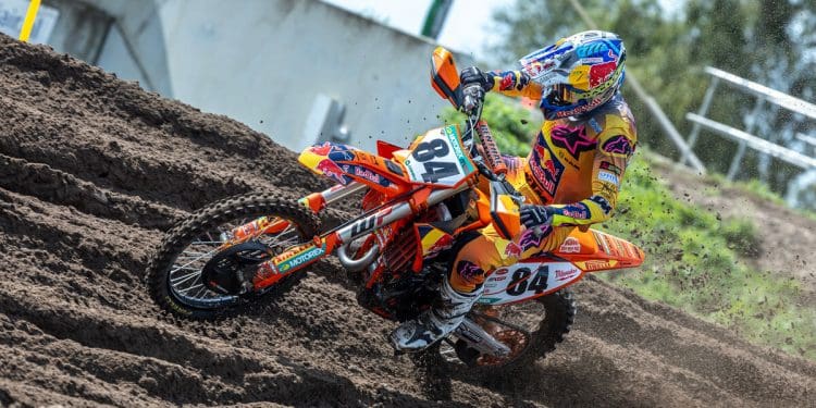 Jeffrey Herlings dominou e triunfou em casa no MXGP dos Países Baixos
