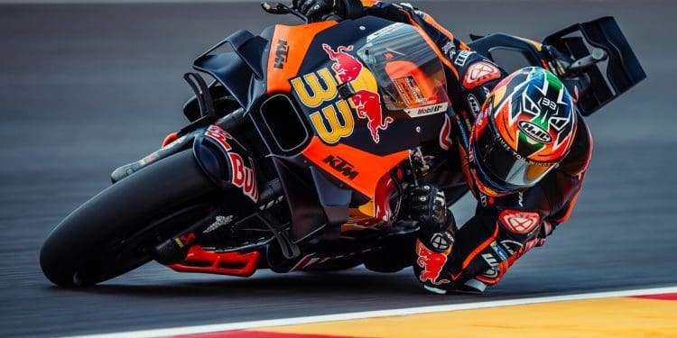 Brad Binder revela o «segredo» para estar bem em Phillip Island: ‘Ser rápido não é difícil, mas levar o pneu traseiro até ao final…’