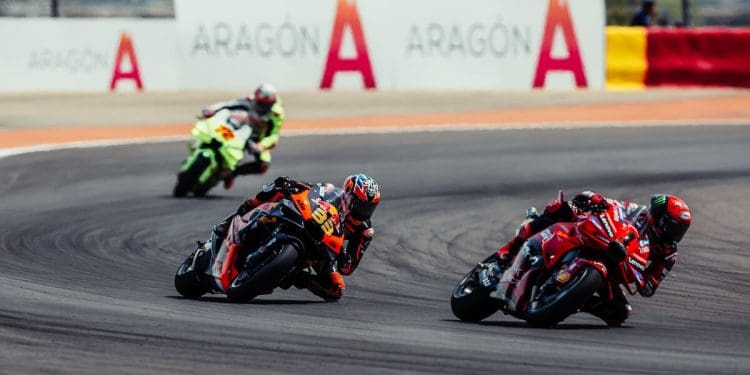 Fim-de-semana desafiante, mas positivo para a KTM