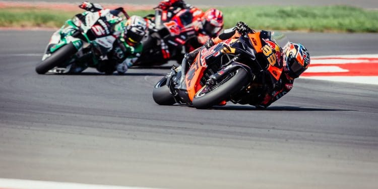 Brad Binder teve problemas em Mandalika: ‘Não consegui forçar o ritmo, e o tempo na primeira volta e na última foi o mesmo’