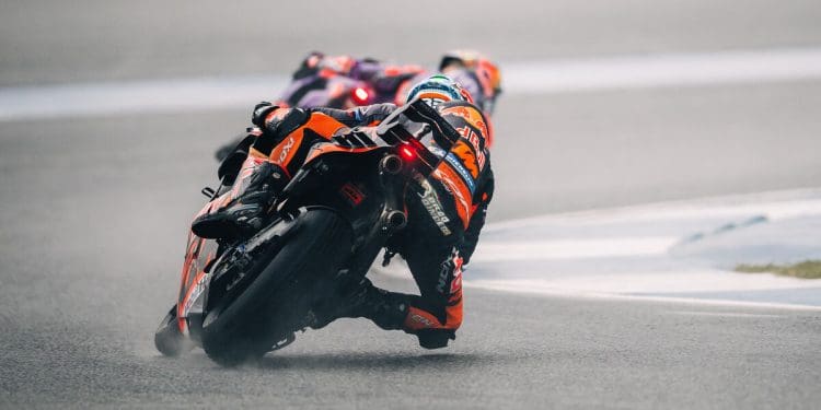 Fase final da corrida foi um «pesadelo» para Brad Binder: ‘As últimas três voltas foram muito difíceis’