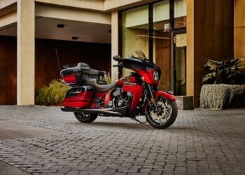 Indian Motorcycle – Roadmaster Elite combina sofisticação topo de gama com um estilo ameaçador e sombrio