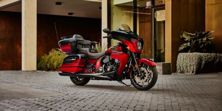 Indian Motorcycle – Roadmaster Elite combina sofisticação topo de gama com um estilo ameaçador e sombrio