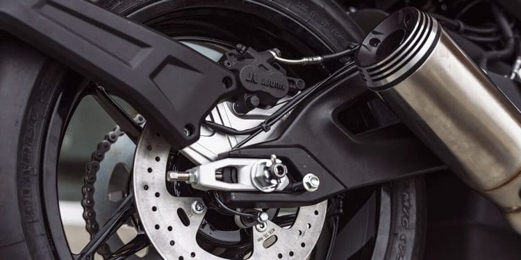 CFMoto patenteia sistema de regulação manual da altura traseira