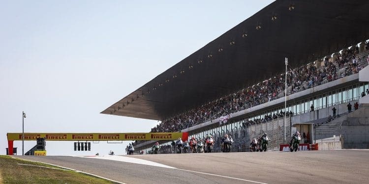 Espetáculo diferente ao «lusco-fusco»: Todos os horários do WorldSBK em Portimão