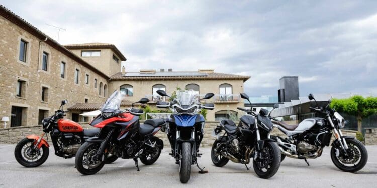 Especial – QJ Motor Warm Up Day – 5 motos pela manhã