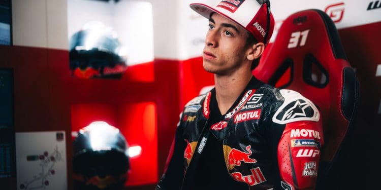 Pedro Acosta ciente que será difícil bater recorde de Marc Márquez, mas realça: ‘Não estamos à procura disso’