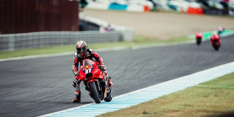 ‘Pedro Acosta está a forçar a KTM para estar nos primeiros lugares; é normal que aconteçam erros’ – Dani Pedrosa