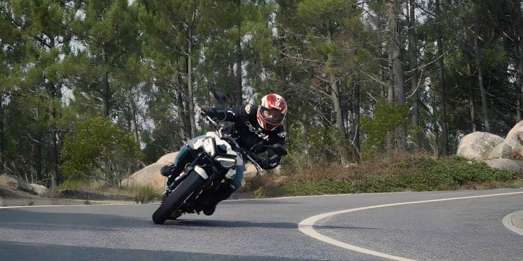 Ensaio – Triumph Street Triple R – Raça Apurada