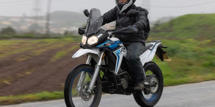 Ensaio – Voge 300 Rally – a pequena aventureira