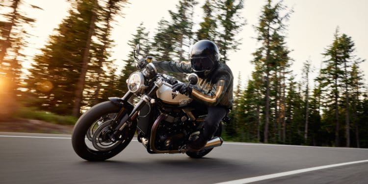 Triumph apresenta a nova Speed Twin 1200 RS, e a próxima geração Speed Twin 1200