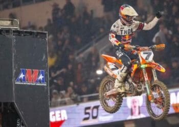 Aaron Plessinger estreia-se a vencer no AMA 450SX e é o novo líder do campeonato