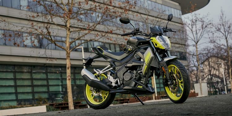 UM Motorcycles XTREET: Utilitária com linhas jovens