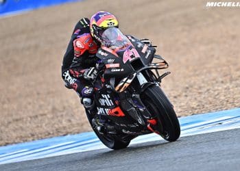 Posição na moto, para melhorar em travagem, foi parte do trabalho de hoje de Aleix Espargaró que admite ter «espiado» adversários