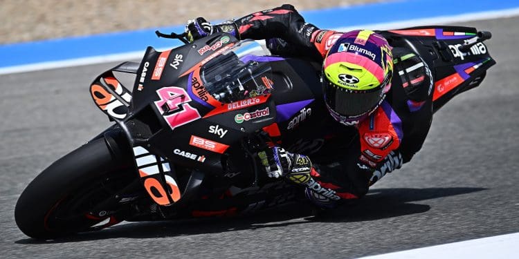 Sylvain Guintoli não tem dúvidas: ‘Vai ser estranho ver o Aleix Espargaró com outra moto e fabricante; É boa contratação por parte da Honda’