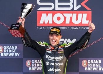 Até ao fim! Alex Lowes bate Bautista na última volta da corrida 2 e vence WSBK em Phillip Island; Bandeira vermelha após que de Rea