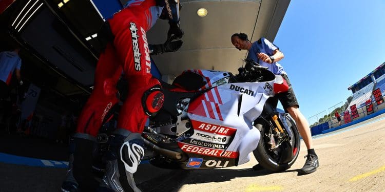 A Desmosedici GP23 tem ‘mais potencial’ do que a GP22 mas precisa de mais trabalho, diz Álex Márquez