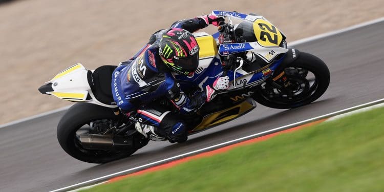 Ana Carrasco liderou FP1 do WorldWCR em Donington Park, marcado por condições húmidas