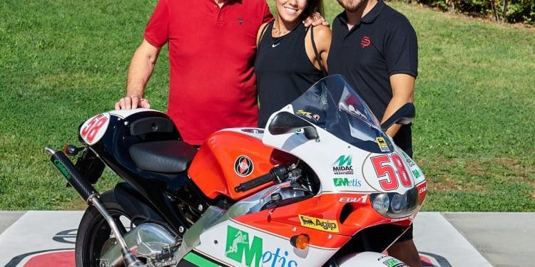 A Aprilia RS 250 personalizada em homenagem a Marco Simoncelli… e que pode habilitar-se a ter