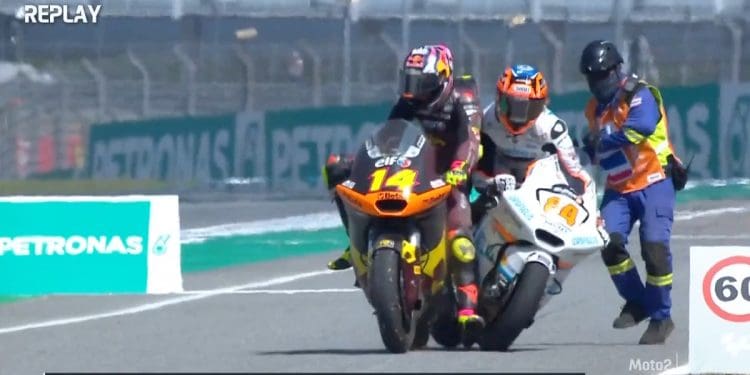 Vídeo: Imagens assustadoras, com Tony Arbolino atingido na perna por Zonta van der Goorbergh