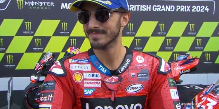 Pecco Bagnaia frustrado: ‘Perder potencialmente a pole por causa de um autocolante…; A situação neste momento é ridícula com as boleias’