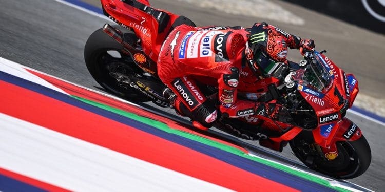 Pecco Bagnaia liderou FP2, numa sessão onde «apenas» Pol Espargaró se mostrou capaz de desafiar na luta pelo topo