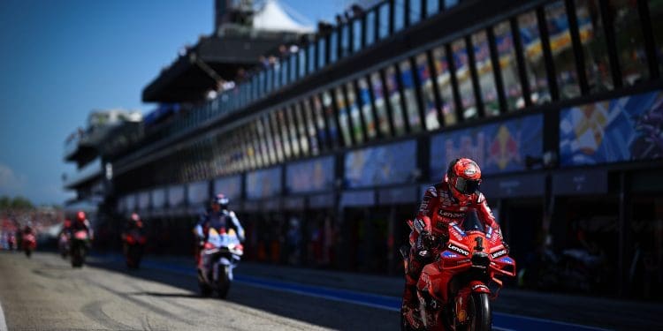 Pecco Bagnaia fecha testes do em Misano com o melhor tempo e Ducati com seis motos no top dez; Miguel Oliveira foi 17.º