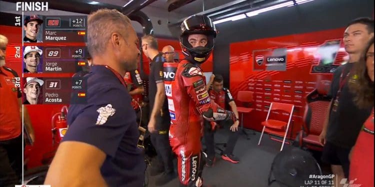 Vídeo: Olhar que «mata» – Pecco Bagnaia parece ter encontrado «culpado» por má prestação na Sprint em Aragão