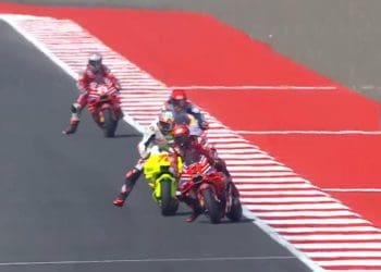 Bagnaia não irá utilizar pneu macio amanhã ‘devido às condições’; Elogiou reflexos de Bezzecchi: ‘É fácil a frente bloquear’ (c/vídeo)