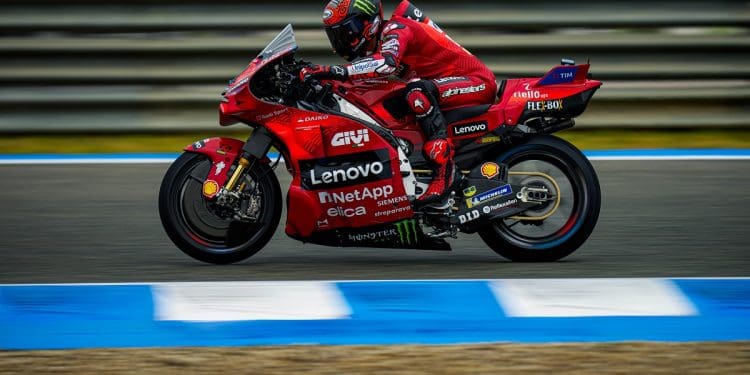‘Quando estás a lutar com o Marc Márquez tens de pôr os cotovelos de fora’ – Francesco Bagnaia
