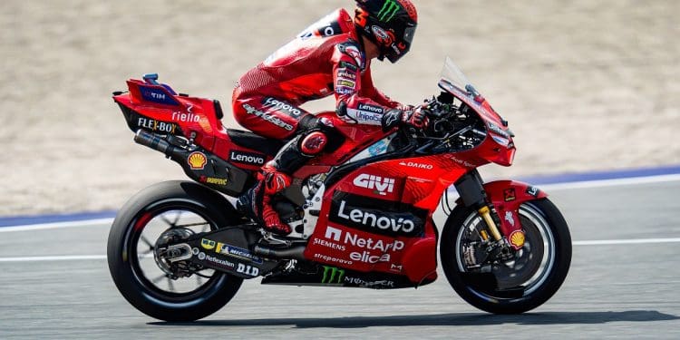 ‘Pecco Bagnaia aprendeu com os pequenos defeitos dele e está intratável’ – Óscar Haro