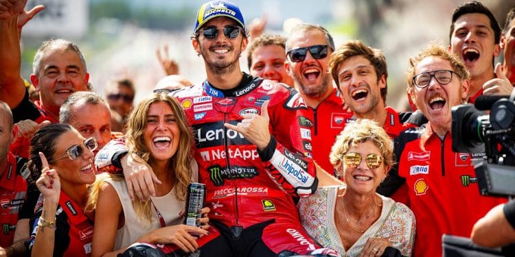 ‘Para ser visto como herói absoluto, Pecco Bagnaia precisaria do carisma de Valentino Rossi’ – Alex Hofmann