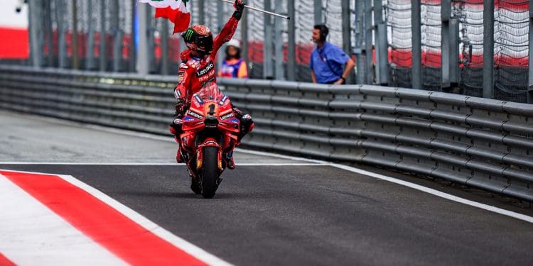 Francesco Bagnaia igualou Kevin Schwantz e põe agora a mira em Dani Pedrosa e Eddie Lawson