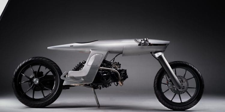 Um foguetão espacial em duas rodas: EVE Odyssey