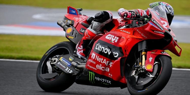 Enea Bastianini e a ‘catástrofe’ em Valência; ‘O importante e a prioridade é estar neste momento perto das pessoas’