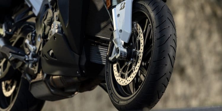 Bridgestone lança novo pneu premium de turismo desportivo