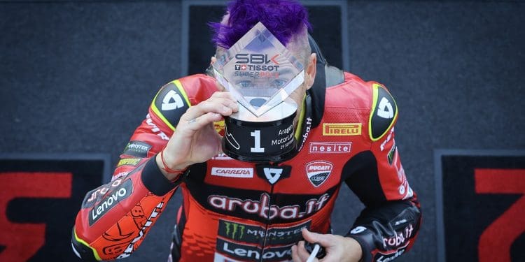 Álvaro Bautista quebra jejum de 161 dias sem vitórias em Aragão após bater Toprak Razgatlioglu na última volta