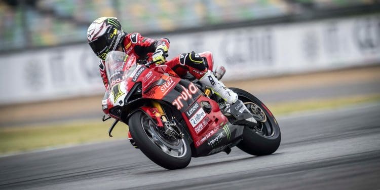 Álvaro Bautista fraturou costela e falha corrida 2 de Magny-Cours… que não terá ninguém do «trio titânico»: